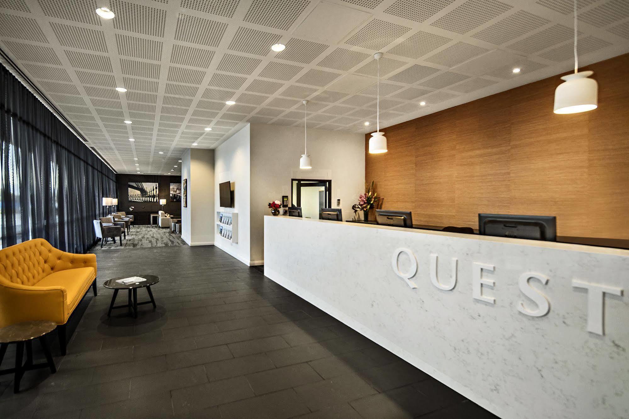 Quest Bella Vista Aparthotel Exterior photo